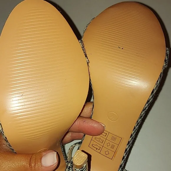 Houndstooth Heels - Picture 4 of 6